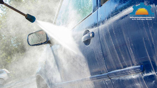 Dùng nước rửa xe Waxco kết hợp với máy rửa xe cao áp để đạt hiệu quả tối ưu
